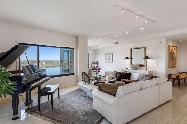 $1,500,000 | 2950 Dean Parkway, Unit 19034, Minneapolis, MN 55416