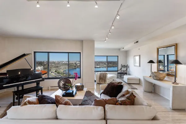 $1,500,000 | 2950 Dean Parkway, Unit 19034, Minneapolis, MN 55416