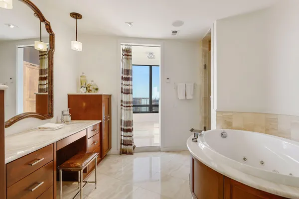 $1,500,000 | 2950 Dean Parkway, Unit 19034, Minneapolis, MN 55416
