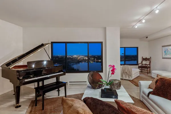 $1,500,000 | 2950 Dean Parkway, Unit 19034, Minneapolis, MN 55416