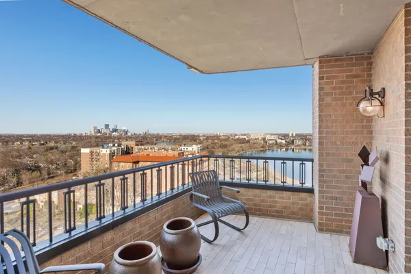 $1,500,000 | 2950 Dean Parkway, Unit 19034, Minneapolis, MN 55416