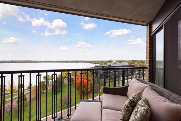 $1,500,000 | 2950 Dean Parkway, Unit 19034, Minneapolis, MN 55416