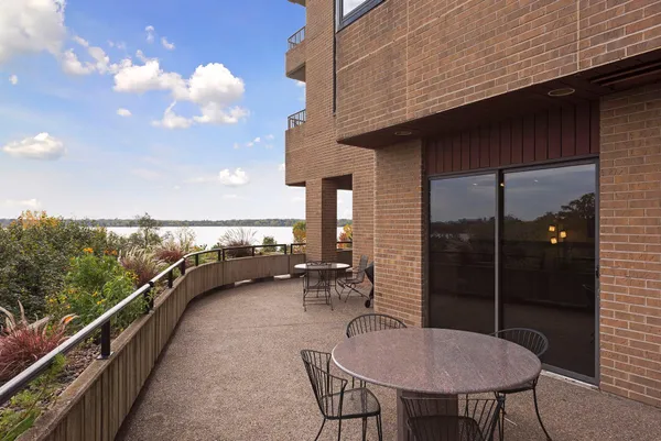 $1,500,000 | 2950 Dean Parkway, Unit 19034, Minneapolis, MN 55416