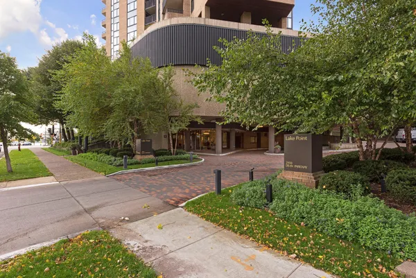 $1,500,000 | 2950 Dean Parkway, Unit 19034, Minneapolis, MN 55416