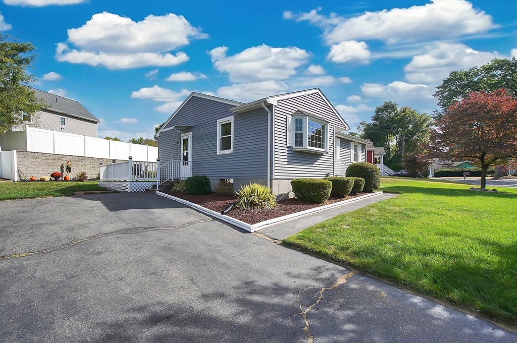92 Agnes Street Springfield, MA 01118 - Photo 2 of 29 a front view of house with yard and green space