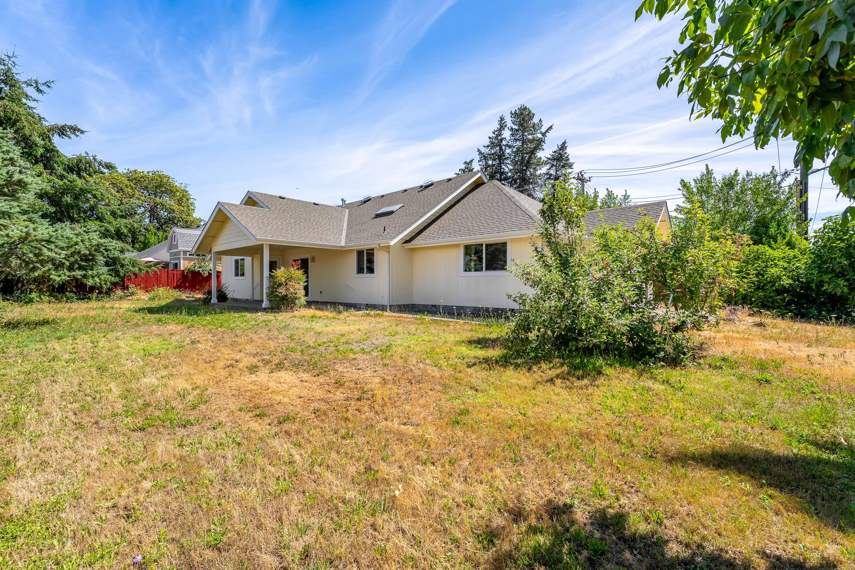 1692 Leonard Road Grants Pass, OR 97527 - Photo 31 of 36 Back View