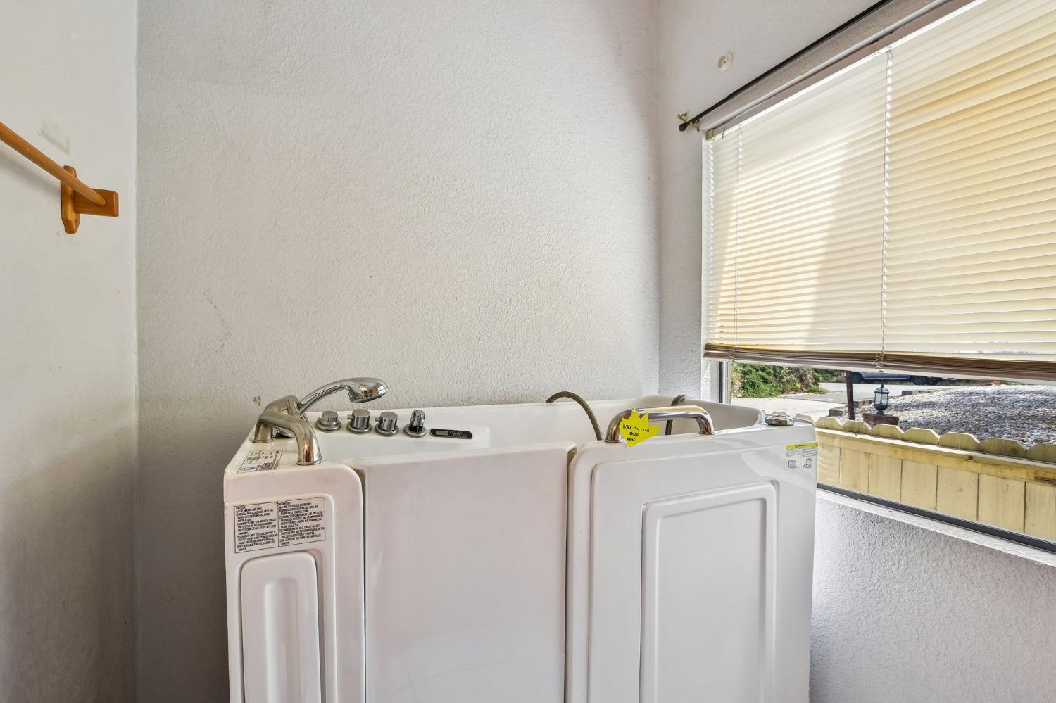 6180 Rustic Hills Drive Rocklin, CA 95677 - Photo 18 of 37 a utility room with dryer and washer