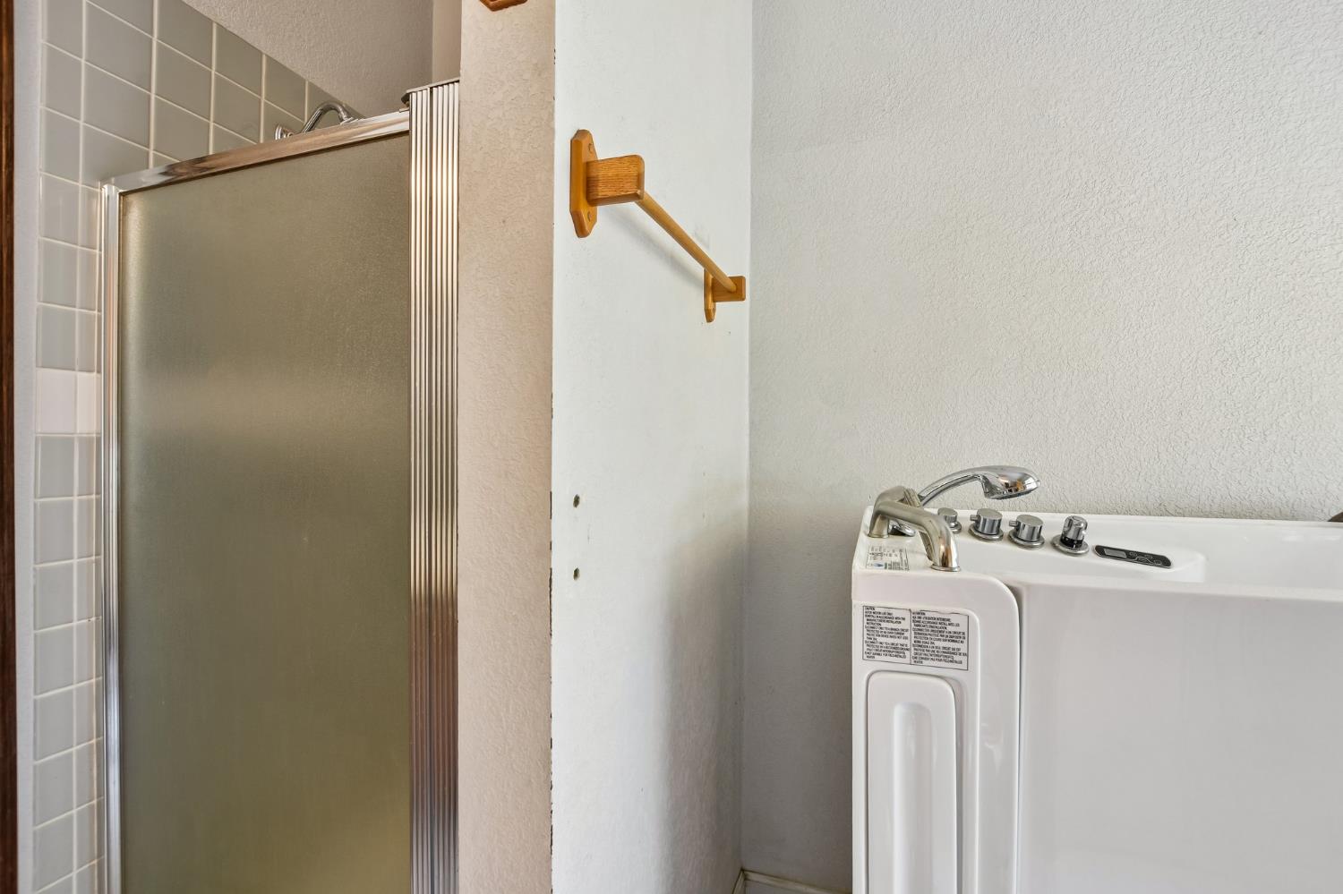 6180 Rustic Hills Drive Rocklin, CA 95677 - Photo 19 of 37 a utility room with dryer and washer