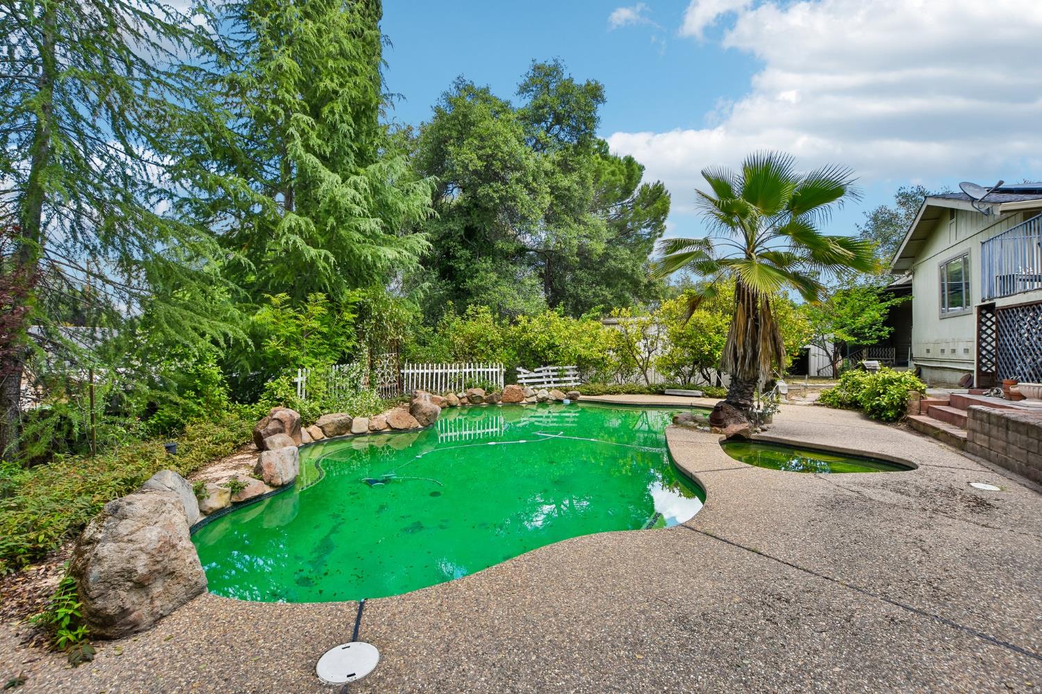 6180 Rustic Hills Drive Rocklin, CA 95677 - Photo 30 of 37 a view of a garden with a fountain