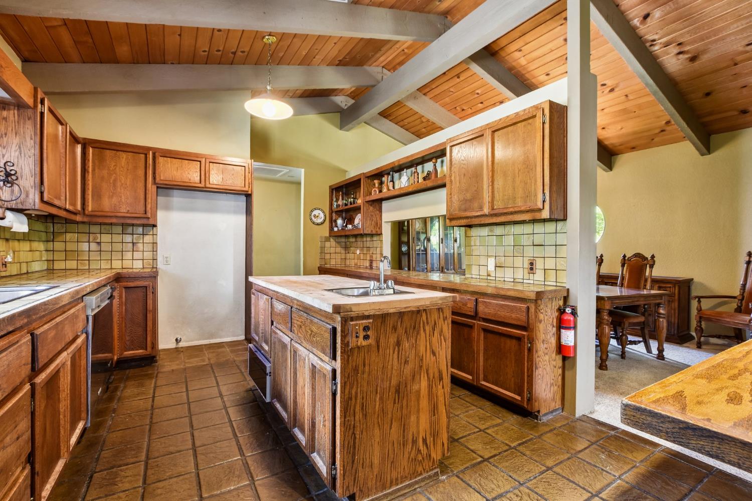 6180 Rustic Hills Drive Rocklin, CA 95677 - Photo 7 of 37 a utility room with washer and dryer