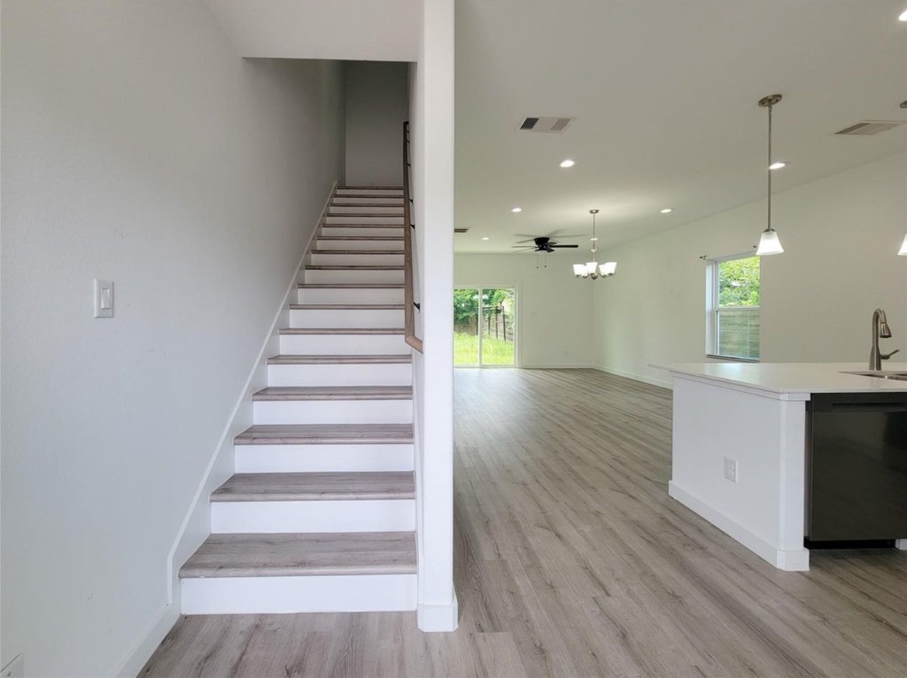 7813 Hirsch Road, Unit B Houston, TX 77016 - Photo 3 of 37 Gallery Image 3