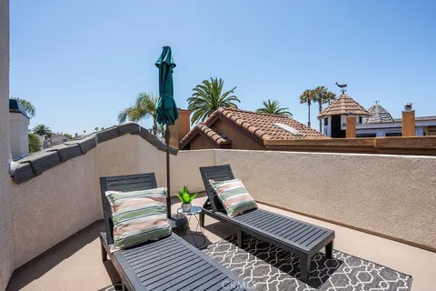 $2,850,000 | 519 10th Street, Huntington Beach, CA 92648