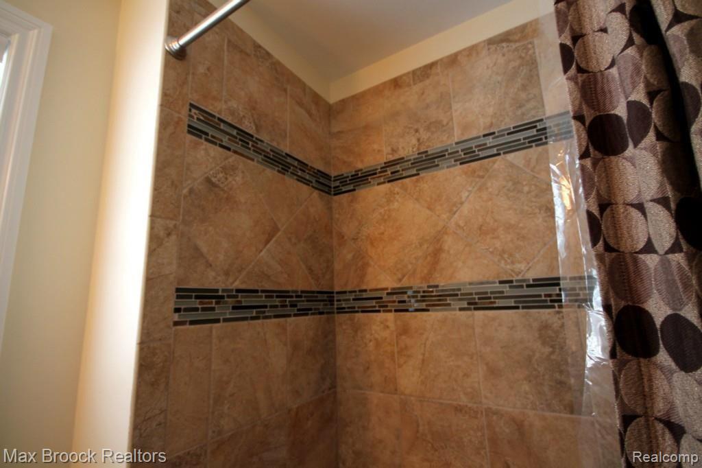 2740 Columbia Road Berkley, MI 48072 - Photo 14 of 27 IMG_7232.jpg