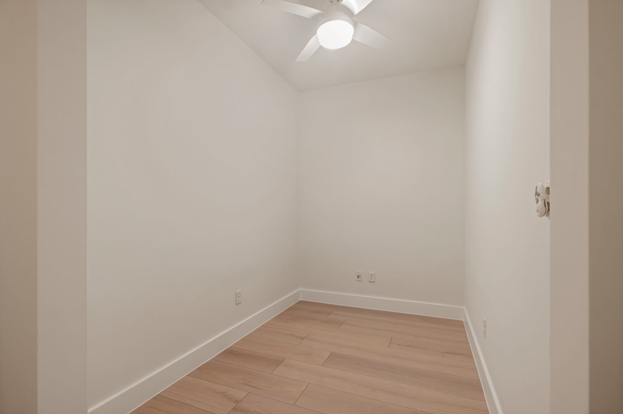603 Davis Street, Unit 907 Austin, TX 78701 - Photo 11 of 22 The bonus room is an excellent Flex Space
