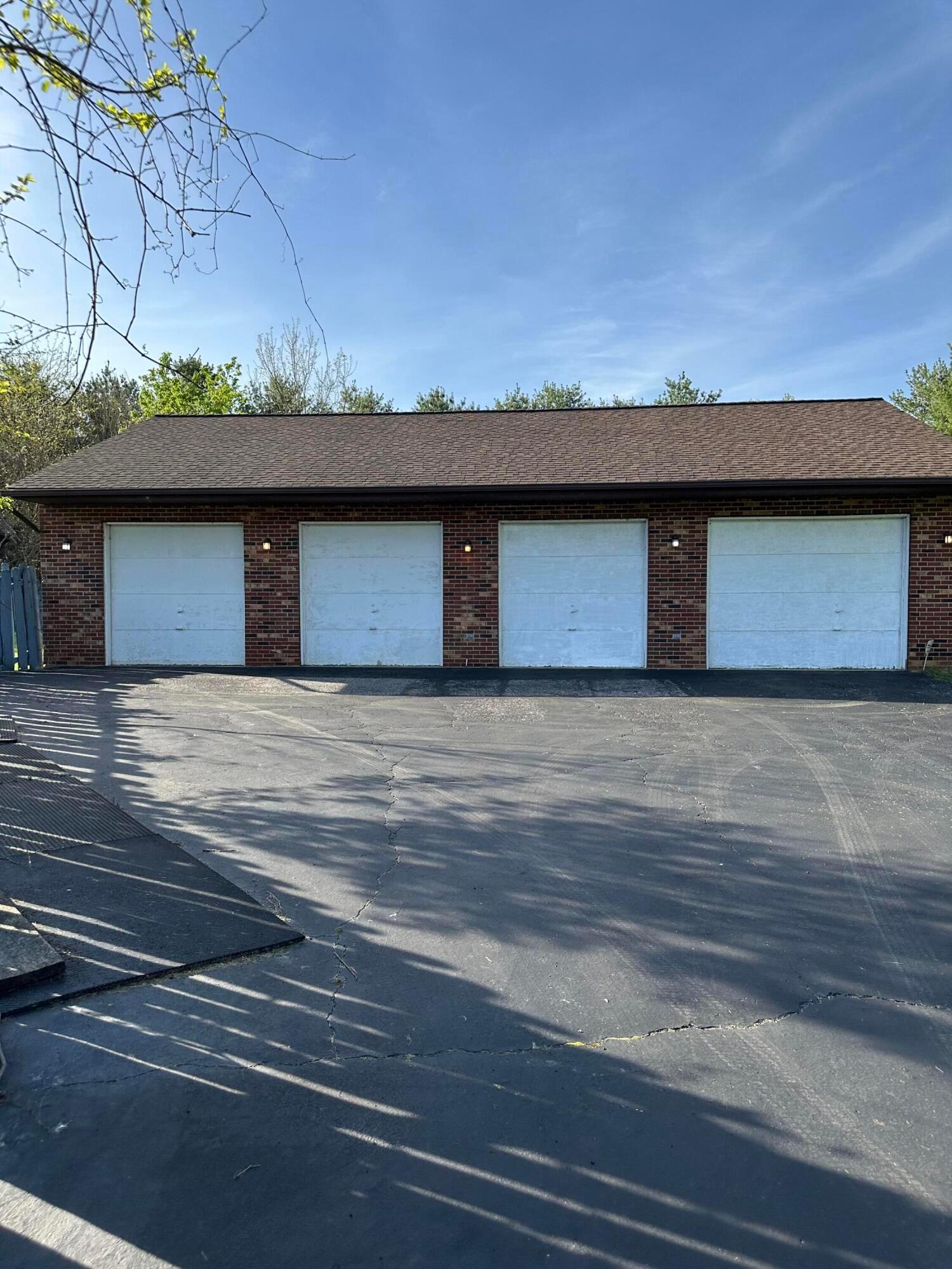 602 Hibbs Road Grove City, OH 43123 - Photo 45 of 50 BckGarage