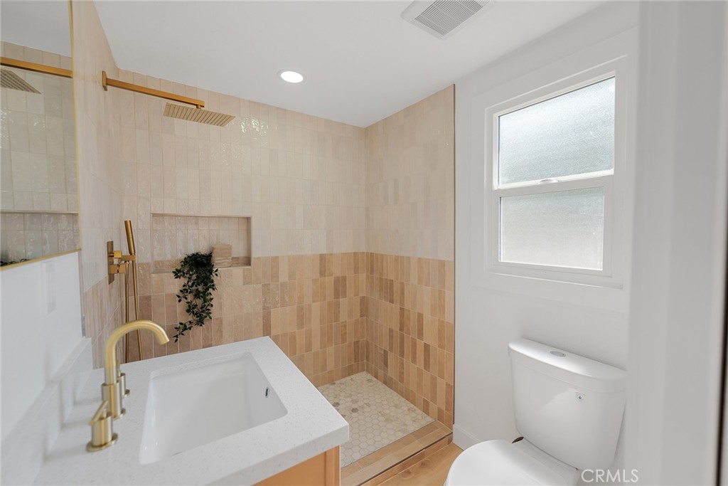 2158 Tenth Street Riverside, CA 92507 - Photo 18 of 24 a bathroom with a sink and a tub