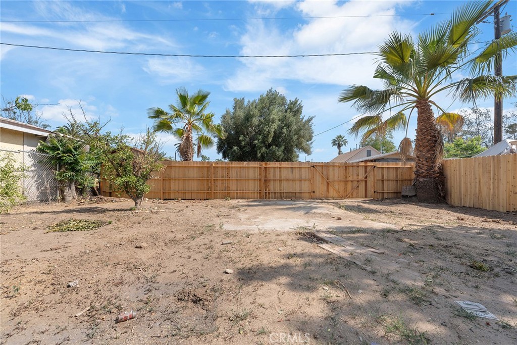 2158 Tenth Street Riverside, CA 92507 - Photo 22 of 24 a view of a backyard