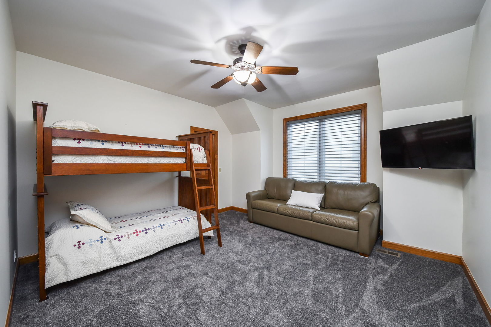 2009 Mackenzie Place, Unit 2009 Wheaton, IL 60187 - Photo 32 of 54