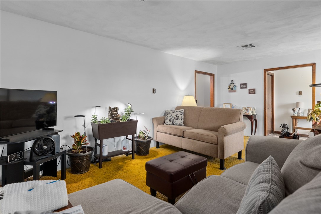 606 Field Avenue Flora, IL 62839 - Photo 15 of 23 Gallery Image 15