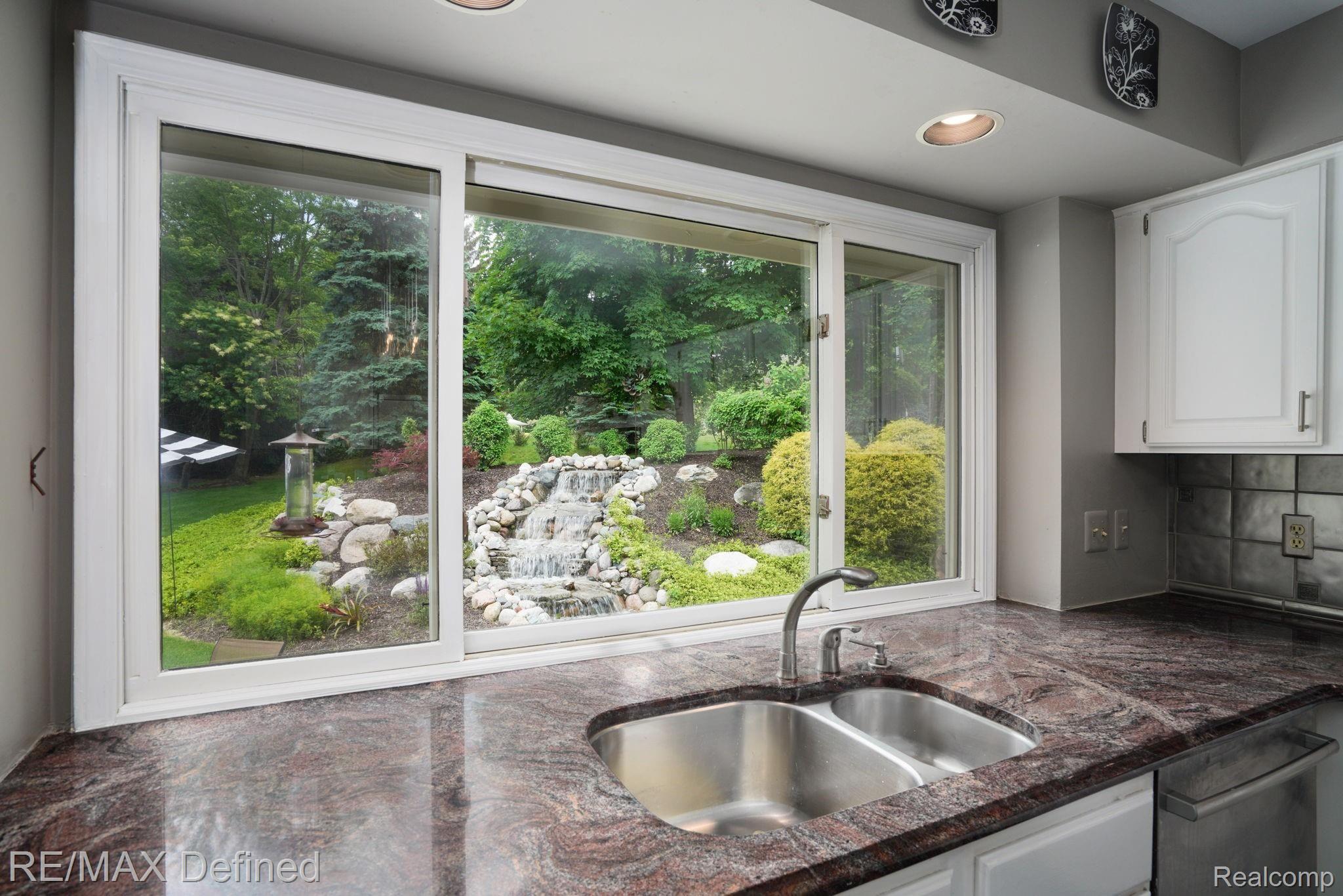 6358 Cherry Tree Court Rochester, MI 48306 - Photo 15 of 47 15-web-or-mls-6358-Cherry-Tree-Ct-15.jpg