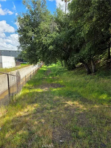 a view of a yard with an trees