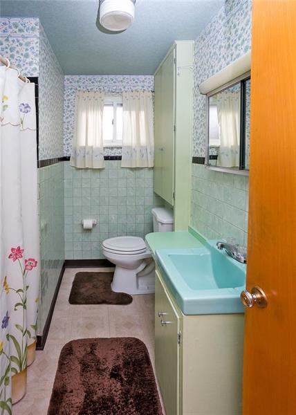 720 Cemetery Road Perryopolis, PA 15473 - Photo 11 of 19 Full Bathroom