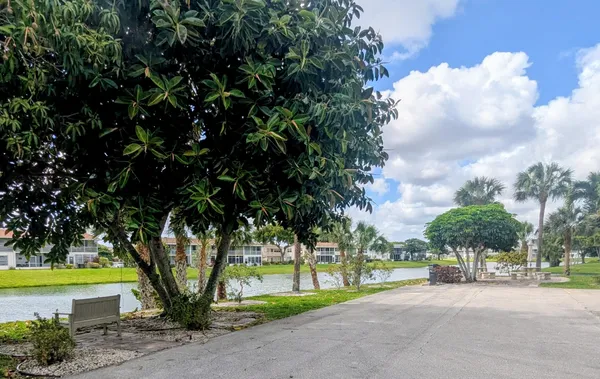 $2,000 | 222 Somerset L, West Palm Beach, FL 33417