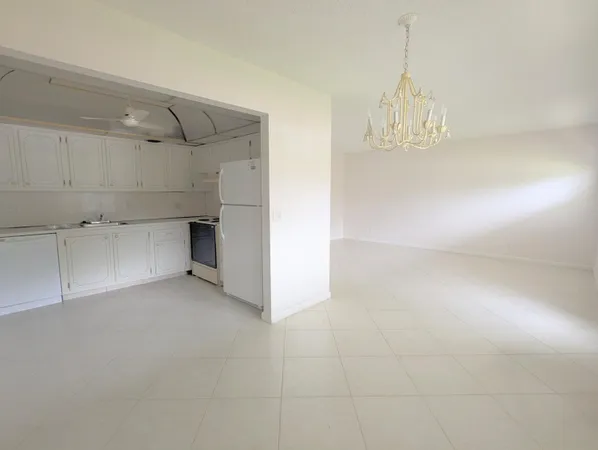 $2,000 | 222 Somerset L, West Palm Beach, FL 33417