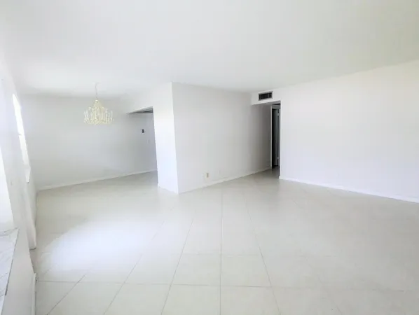 $2,000 | 222 Somerset L, West Palm Beach, FL 33417