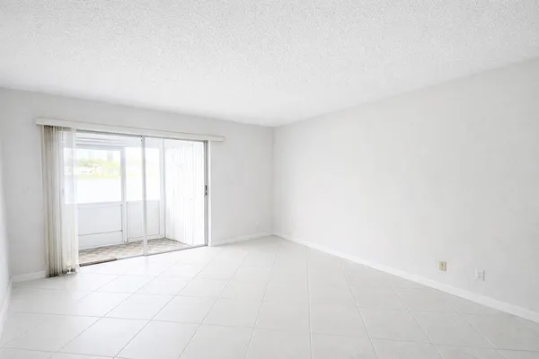 $2,000 | 222 Somerset L, West Palm Beach, FL 33417