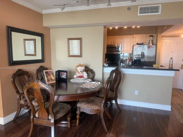 $3,200 | 2665 Southwest 37th Avenue, Unit 1112, Miami, FL 33133