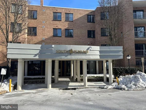 $2,300 | 1637 Oakwood Drive, Unit S105, Penn Valley, PA 19072