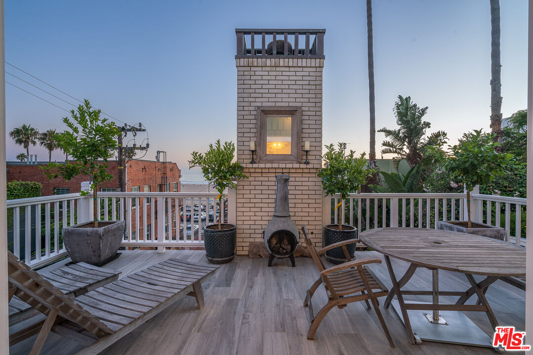 12 Seaview Terrace, Unit GUEST Santa Monica, CA 90401 - Photo 1 of 26