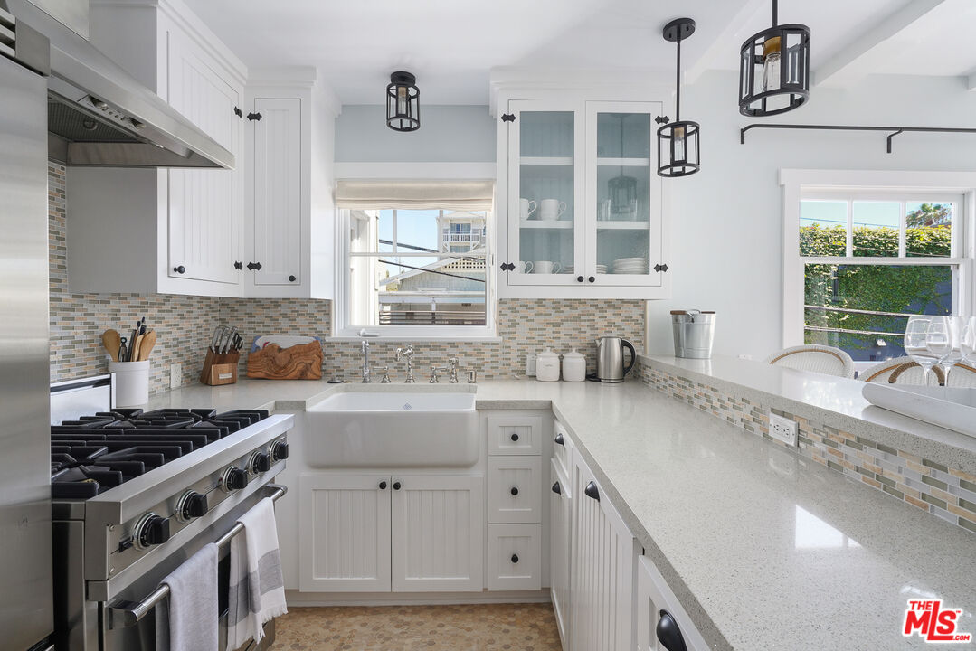 12 Seaview Terrace, Unit GUEST Santa Monica, CA 90401 - Photo 11 of 26