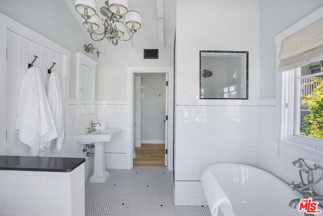 12 Seaview Terrace, Unit GUEST Santa Monica, CA 90401 - Photo 18 of 26