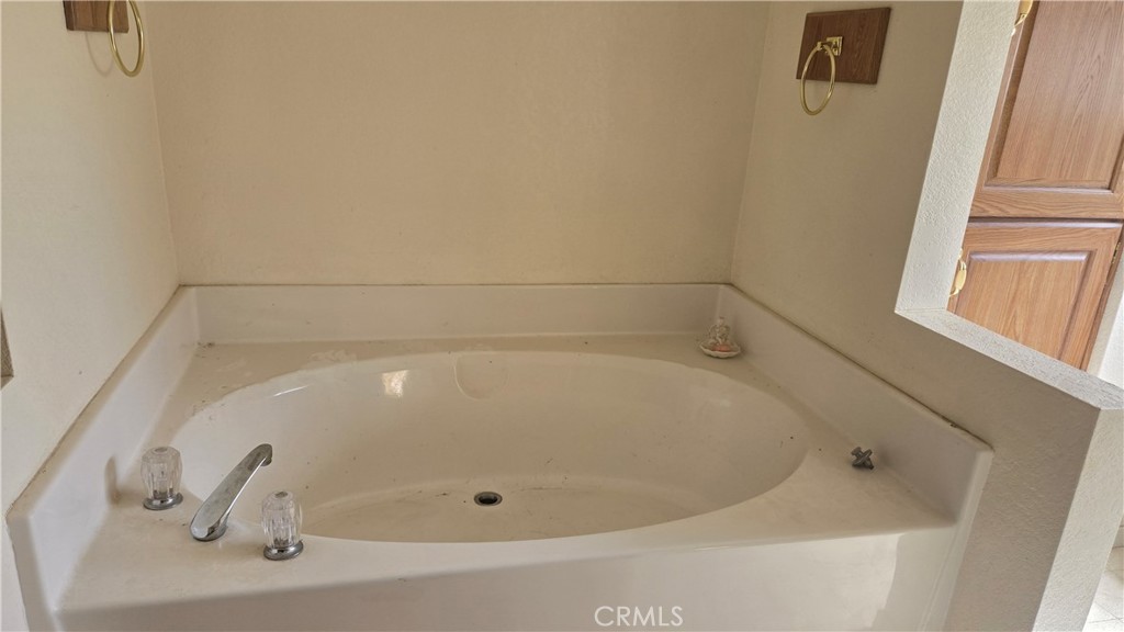 59441 Burnt Valley Road Anza, CA 92539 - Photo 27 of 52 Master bath