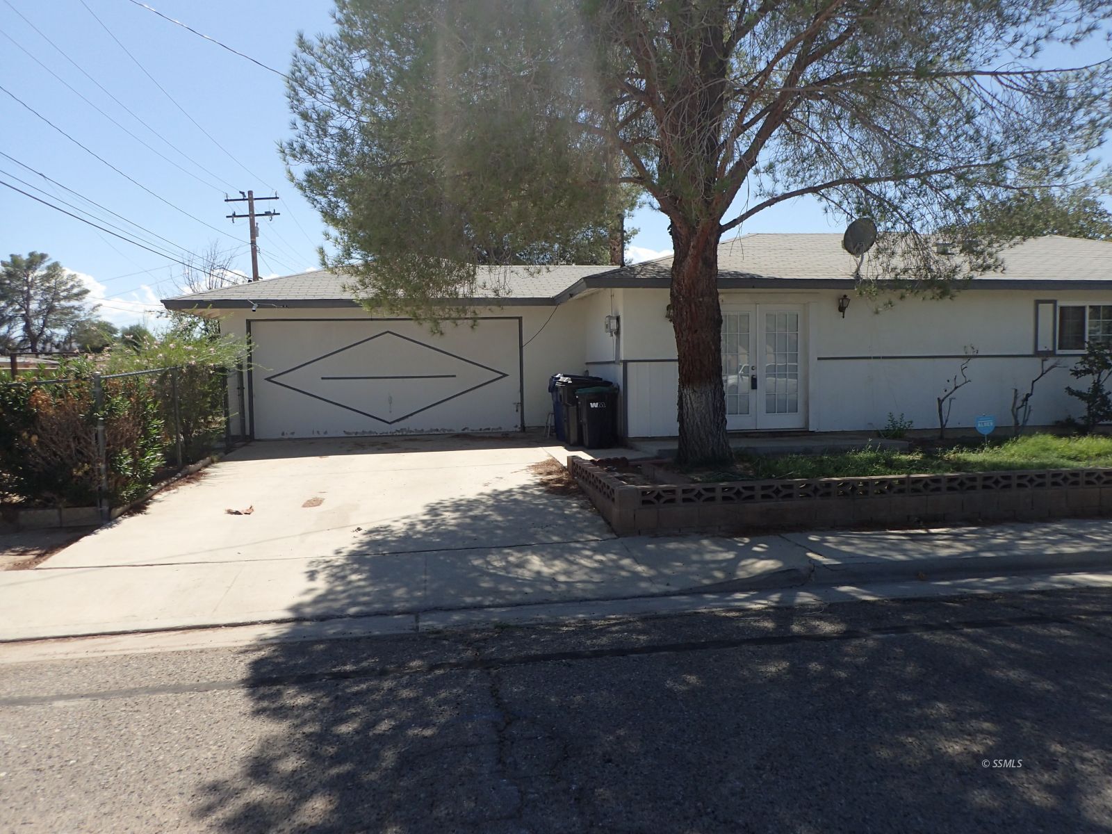 336 Peg Street Ridgecrest, CA 93555 - Photo 2 of 19