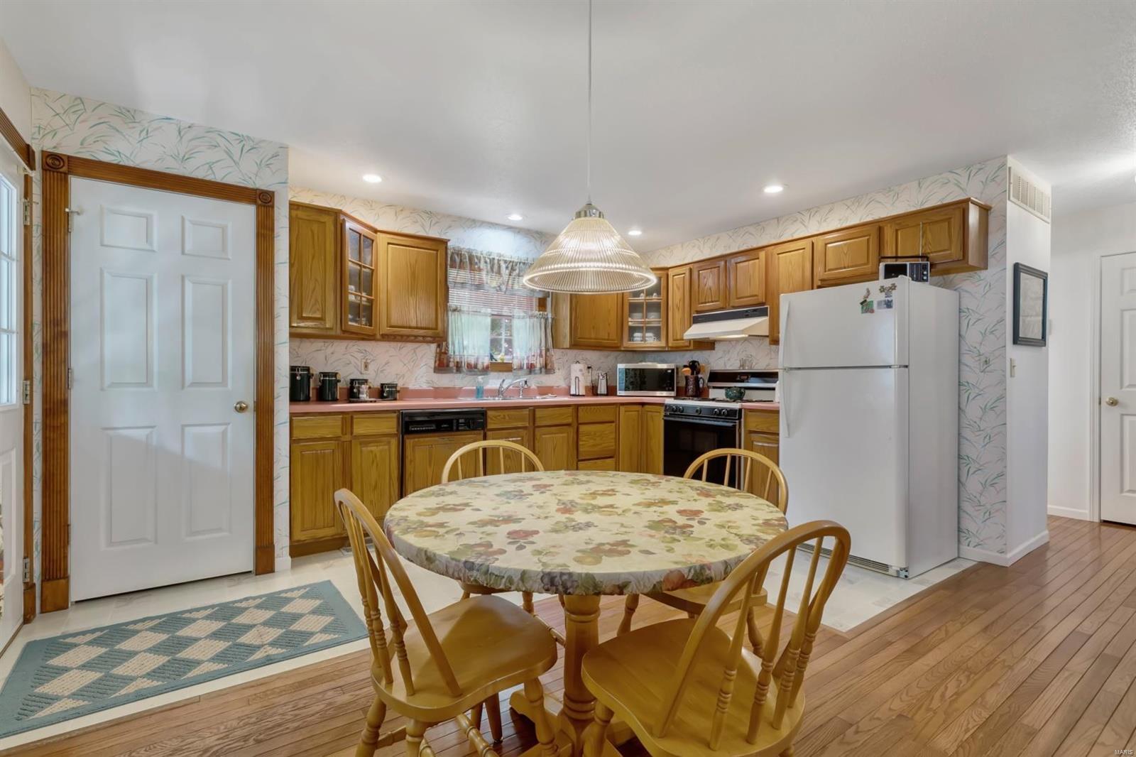 8534 Schien Road Worden, IL 62097 - Photo 9 of 41