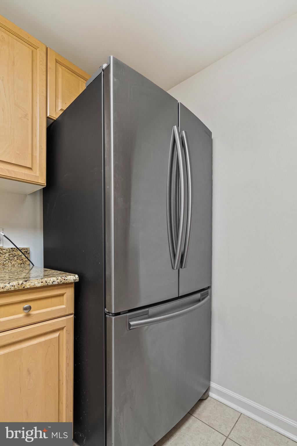 2726 Gallows Road, Unit 712 Vienna, VA 22180 - Photo 5 of 55 a utility room with dryer and washer