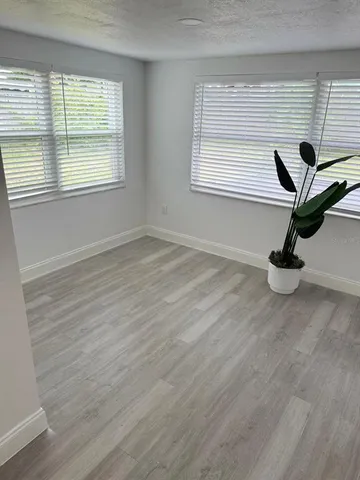 a view of entryway with livingroom