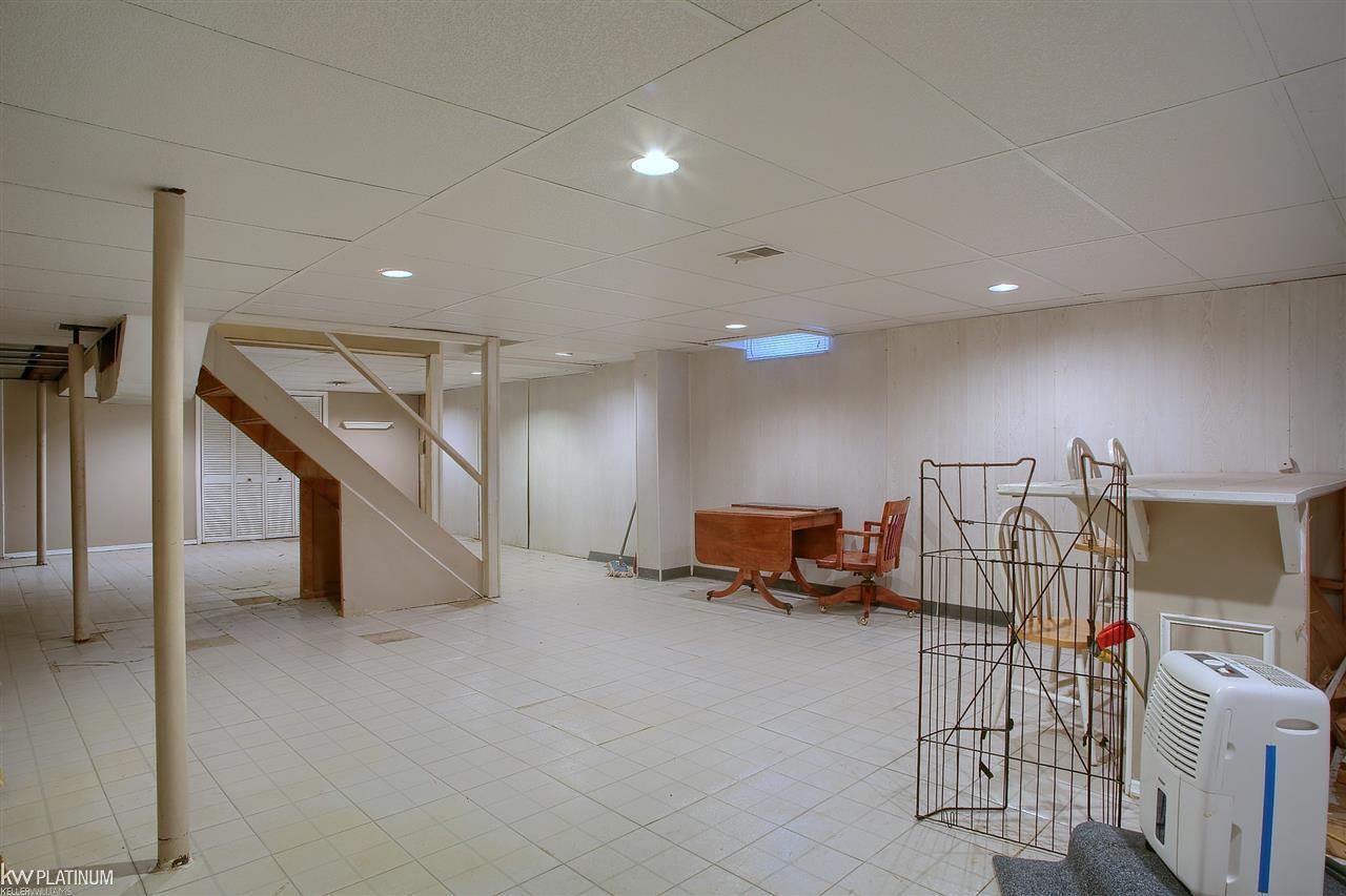 9731 Bartel Road Columbus, MI 48063 - Photo 29 of 41