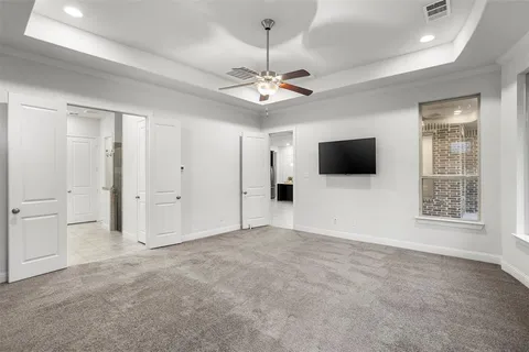 en empty room with ceiling fan and a ceiling fan