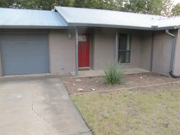 $2,095 | 4907 Richmond Avenue, Austin, TX 78745