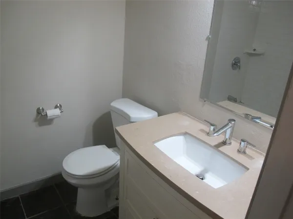 $2,095 | 4907 Richmond Avenue, Austin, TX 78745