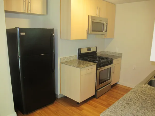 $2,095 | 4907 Richmond Avenue, Austin, TX 78745