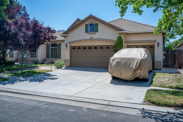 $729,900 | 2162 Everglade Avenue, Clovis, CA 93619