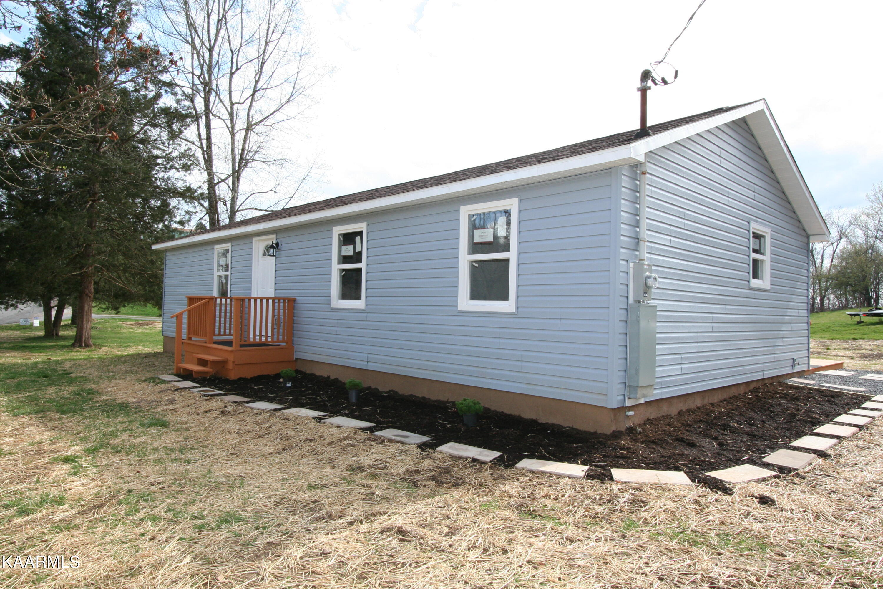 501 Wallace Road Luttrell, TN 37779 - Photo 1 of 38 Front/Right Side