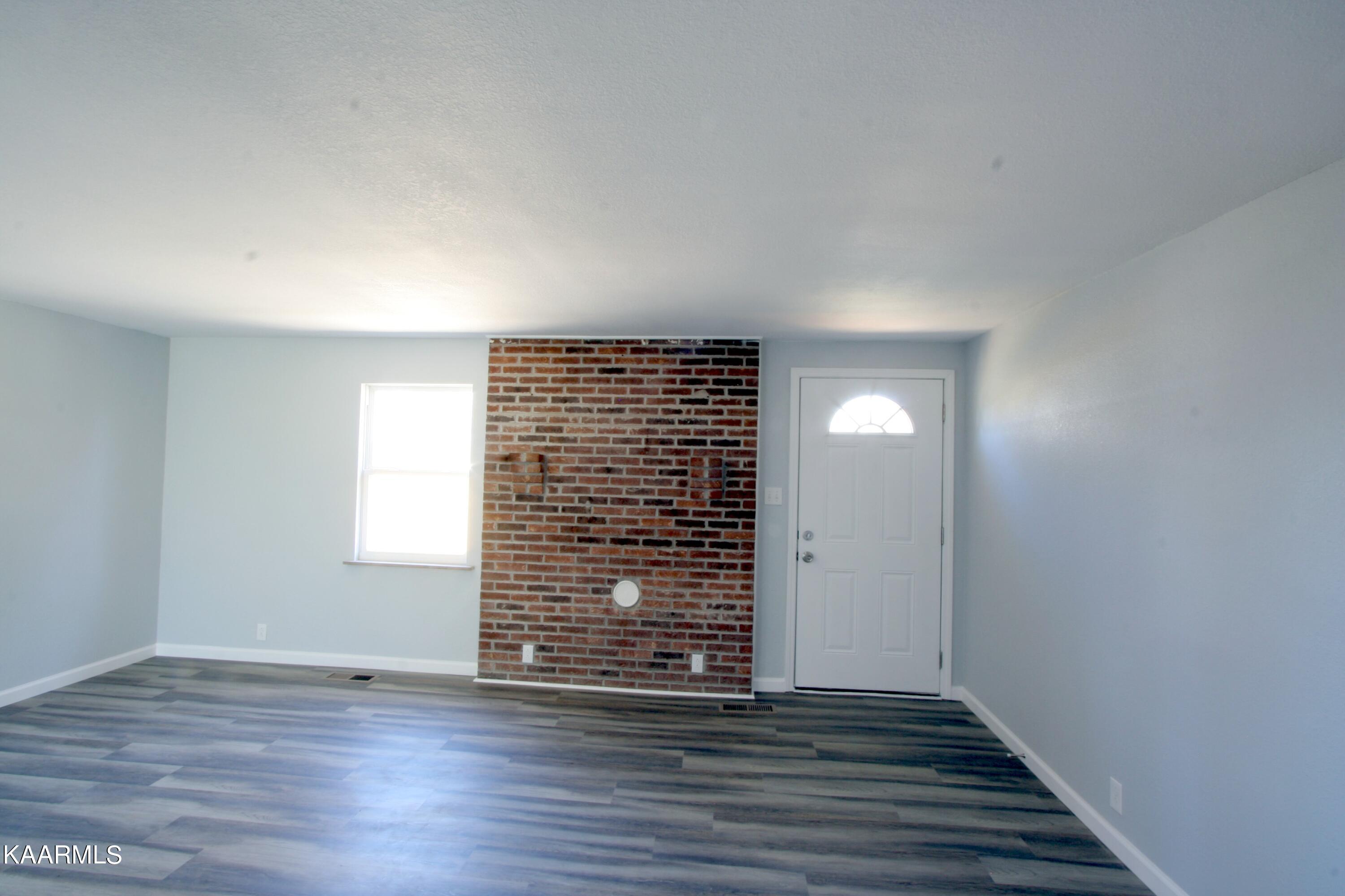 501 Wallace Road Luttrell, TN 37779 - Photo 23 of 38 Living Room 10