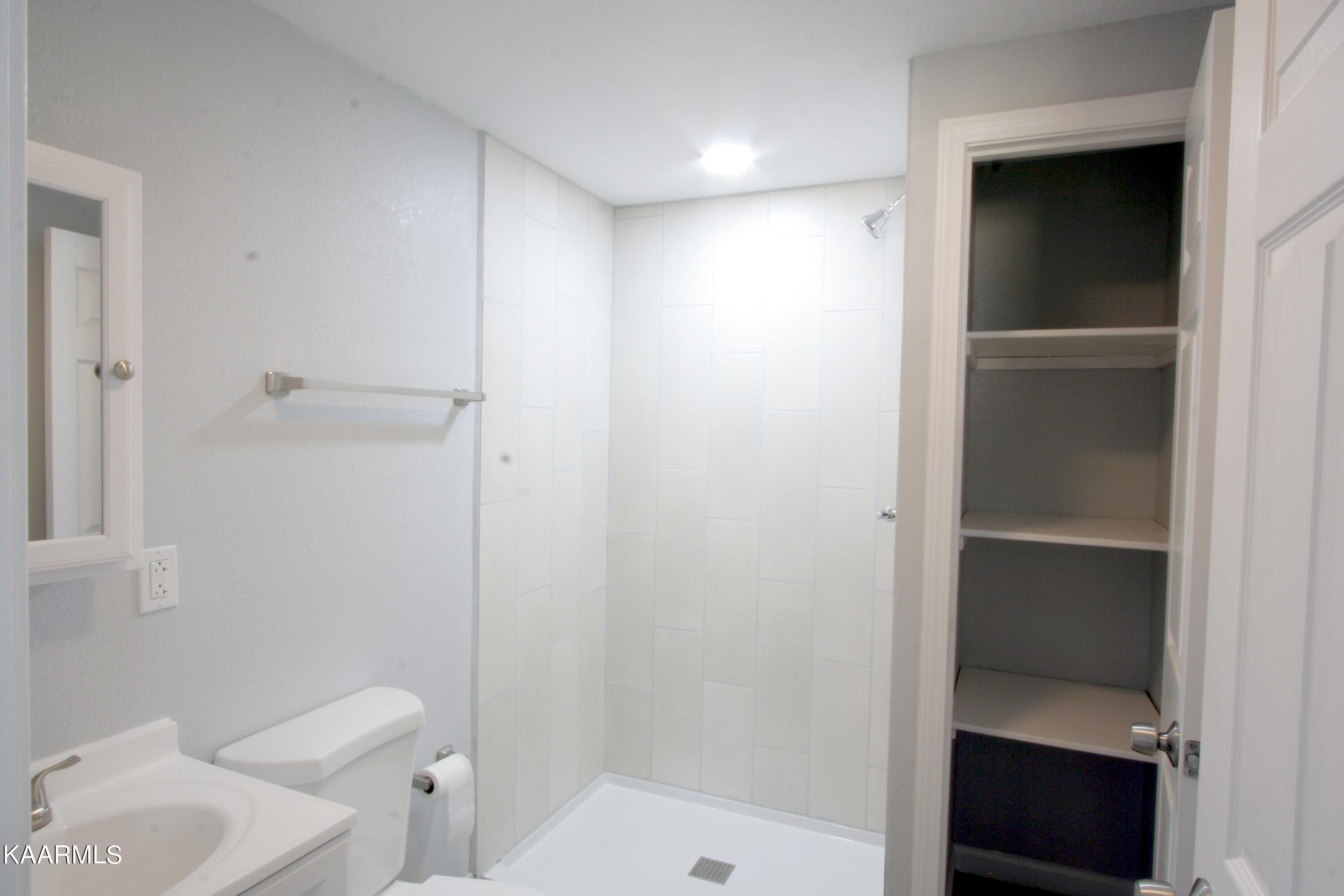 501 Wallace Road Luttrell, TN 37779 - Photo 27 of 38 Main Full Bath Rm X