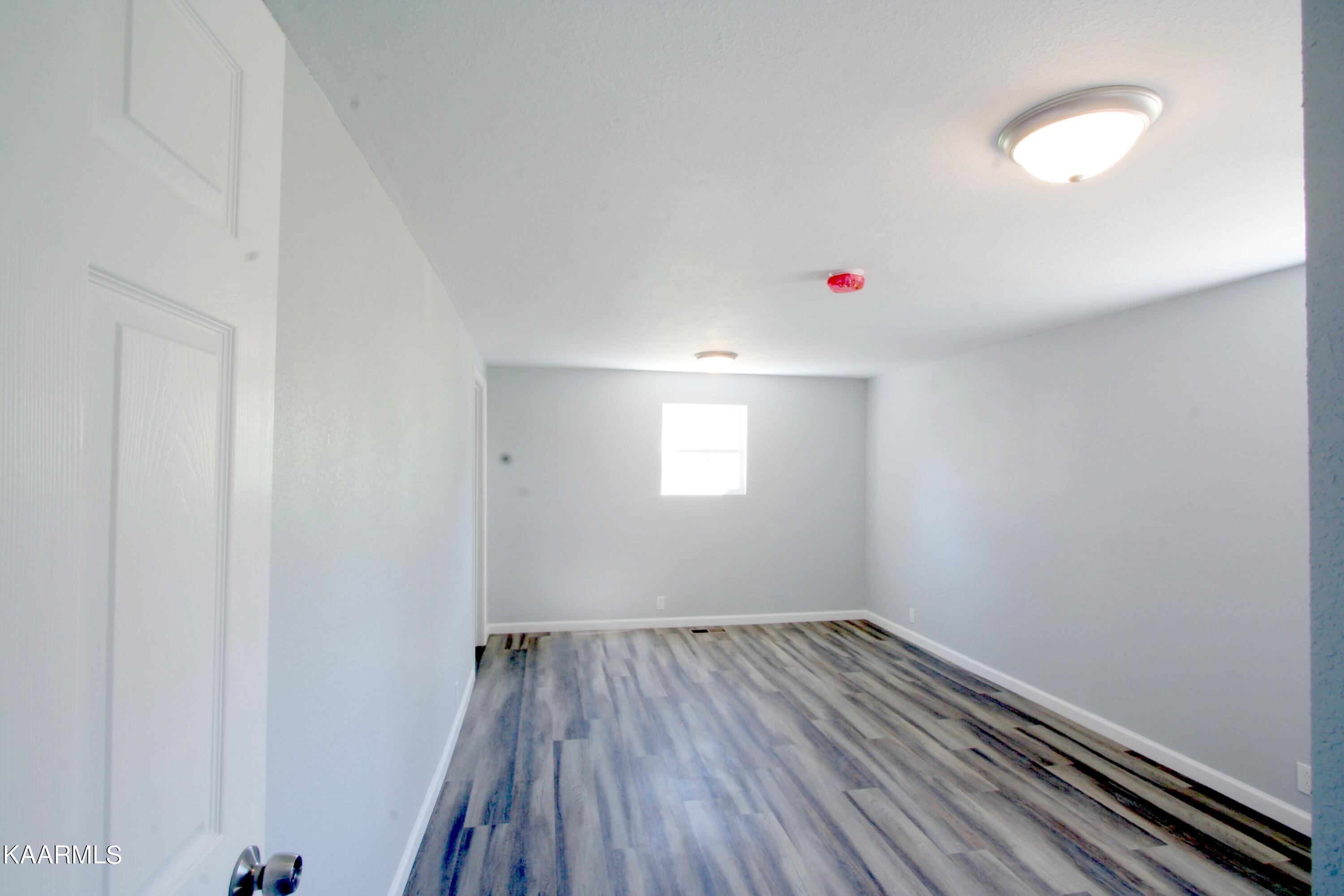 501 Wallace Road Luttrell, TN 37779 - Photo 28 of 38 Master On Main X
